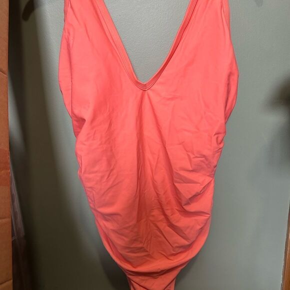 Kona Sol V-Neck Over The Shoulder High Leg One Piece Swimsuit NWT Size 22W Coral - Picture 4 of 9